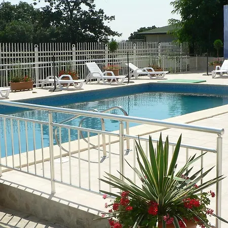 アパート Europroperties Riviera Park *